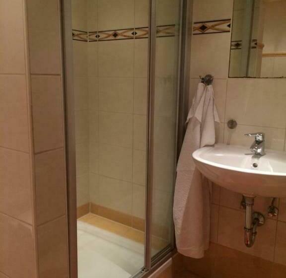 استودیو استاندارد با چشم‌انداز باغ, Rauhbergerhof