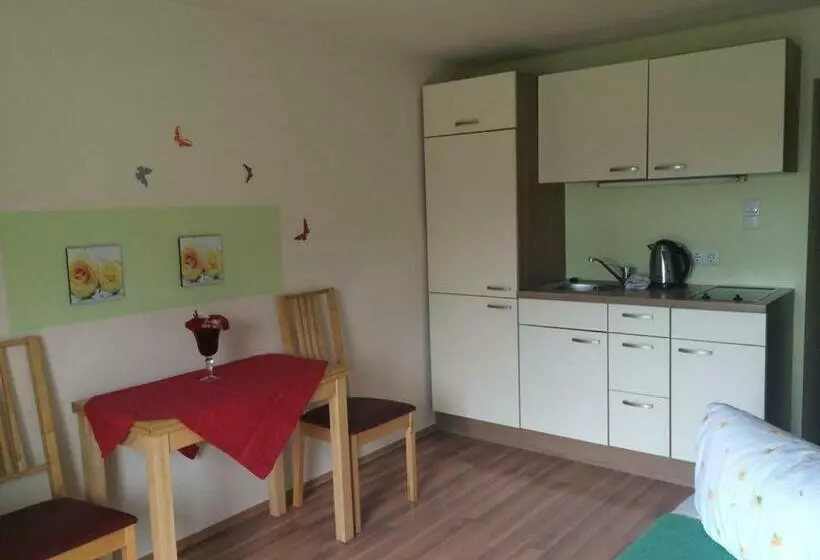 Huoneisto 1 Makuuhuone Parveke, Rauhbergerhof