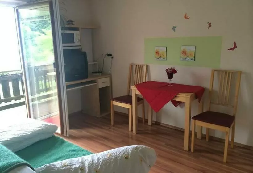 Huoneisto 1 Makuuhuone Parveke, Rauhbergerhof