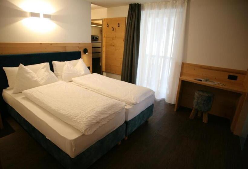 سوئیت با بالکن, Alpen Hotel Vidi