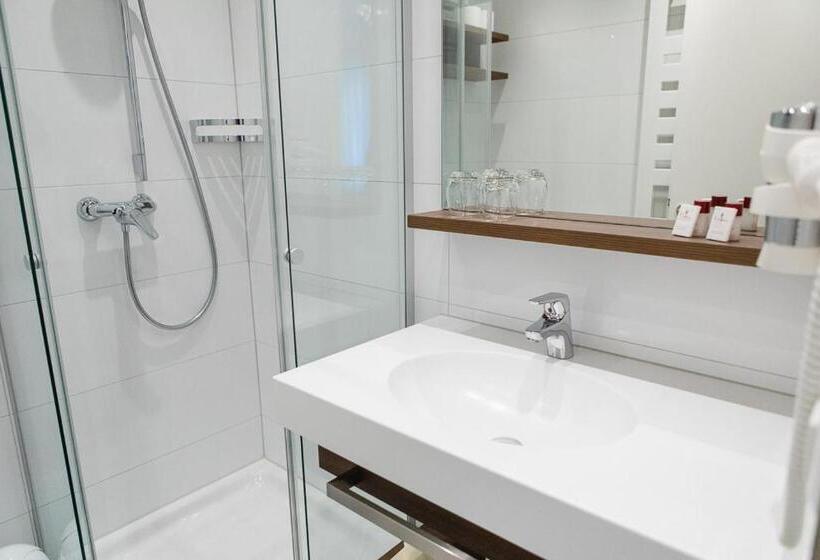 جناح, Hirsch1783 Hotel Landhaus