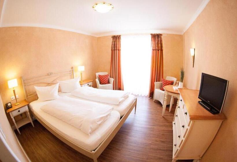 Номер Стандарт с Балконом, Hirsch1783 Hotel Landhaus