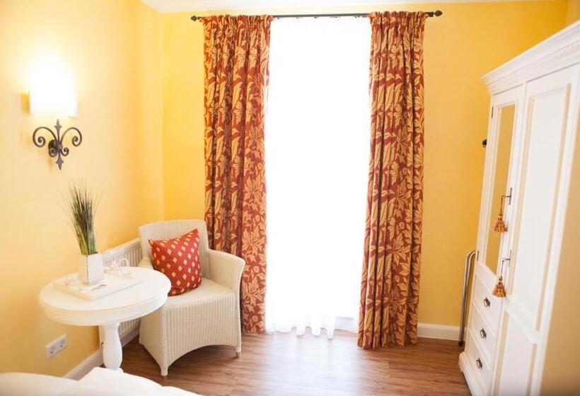 غرفة قياسية فردية مزودة بشُرفة, Hirsch1783 Hotel Landhaus