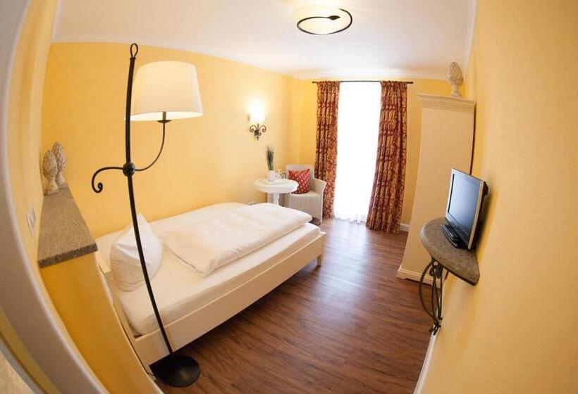 Номер Стандарт Индивидуальный с Балконом, Hirsch1783 Hotel Landhaus