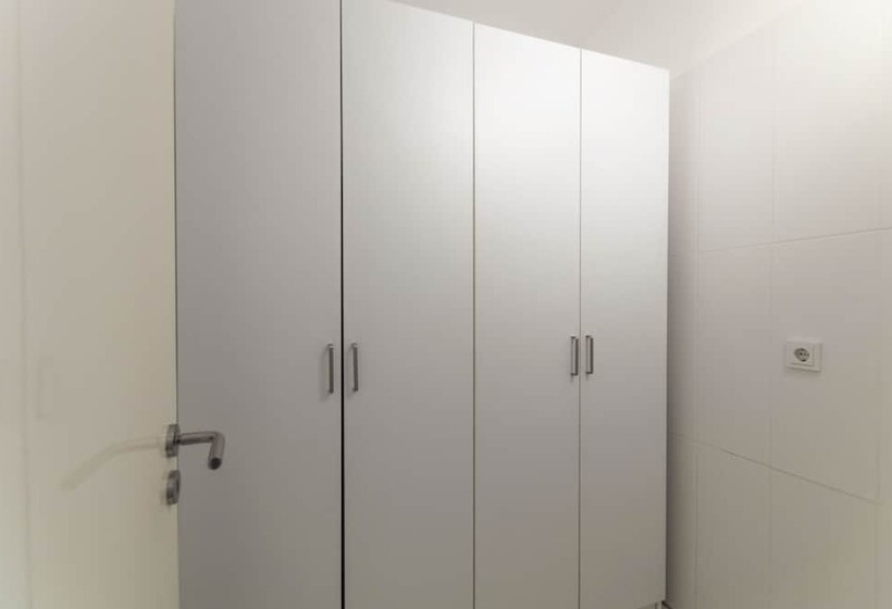 اتاق خانوادگی, Bayer S