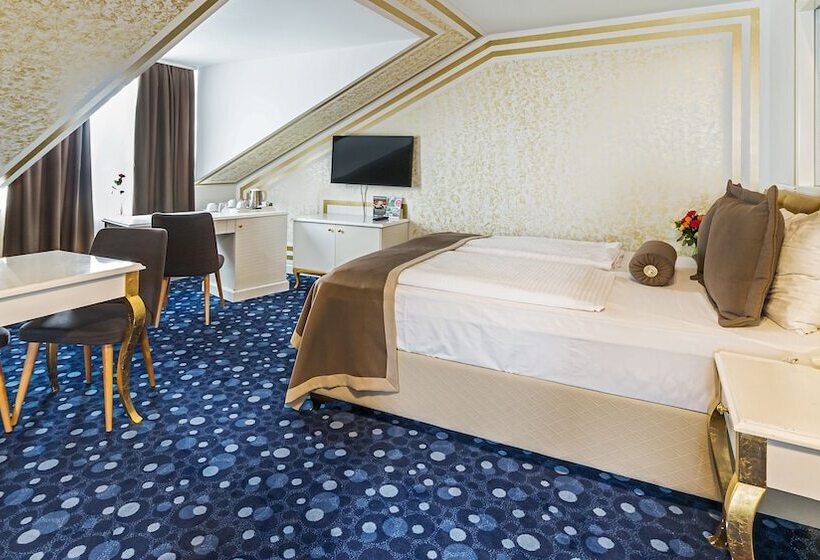 اتاق خانوادگی, Bayer S