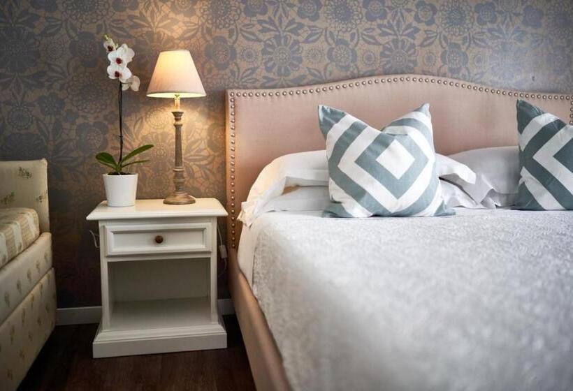 Номер Deluxe, Clodia   Adults Only