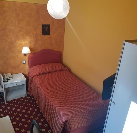 غرفة قياسية فردية, Diana