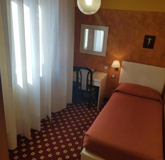 غرفة قياسية فردية, Diana