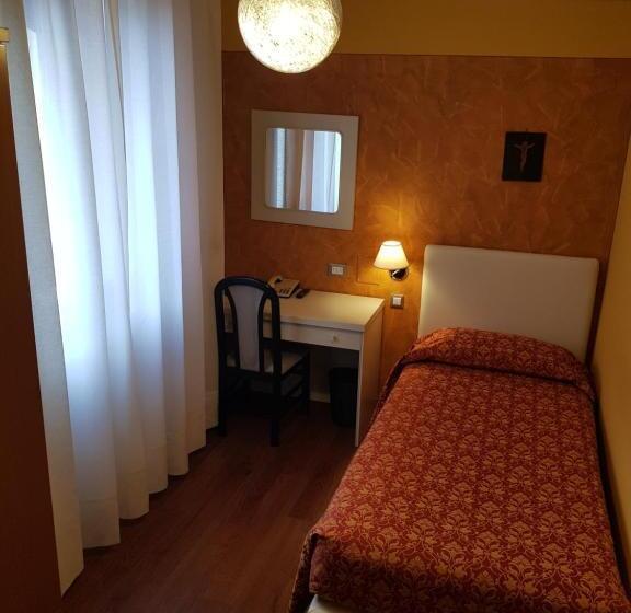 غرفة قياسية فردية, Diana