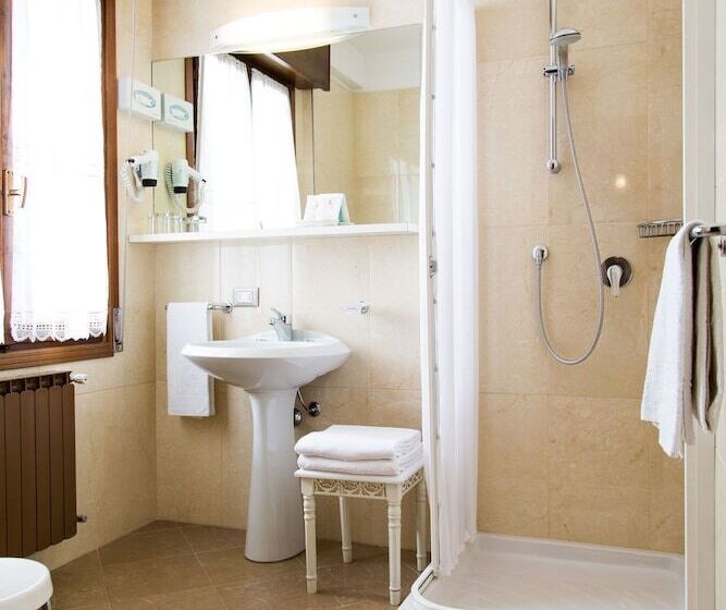 غرفة قياسية, Diana