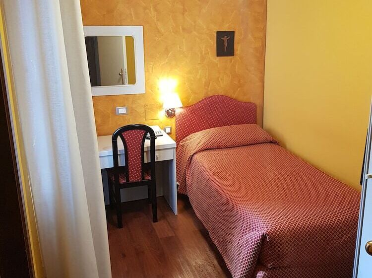 غرفة قياسية فردية, Diana