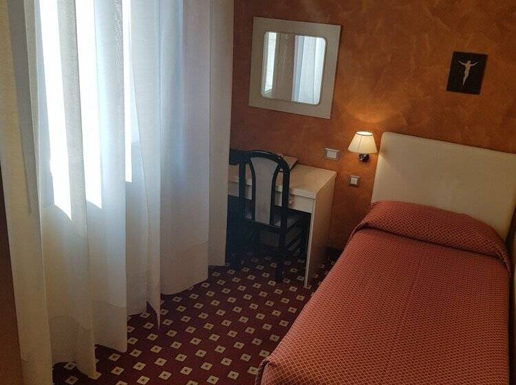 غرفة قياسية فردية, Diana