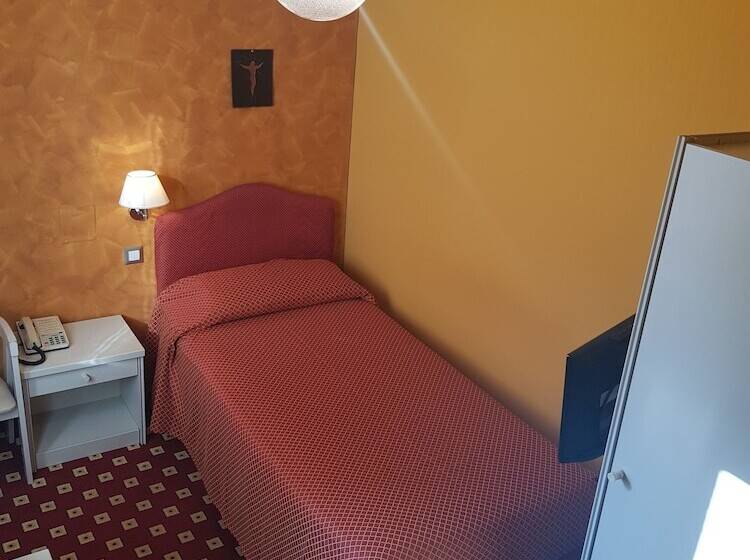 غرفة قياسية فردية, Diana