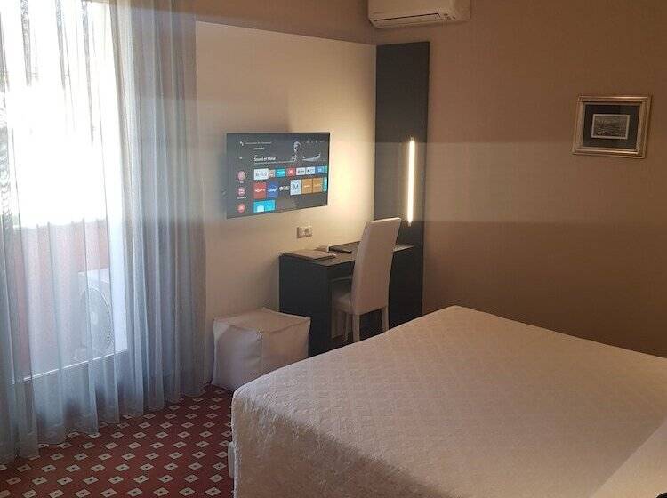 غرفة قياسية, Diana