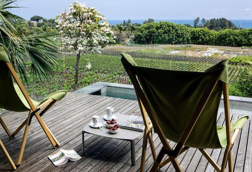 بنجلو قياسى, Donna Carmela Resort & Lodges