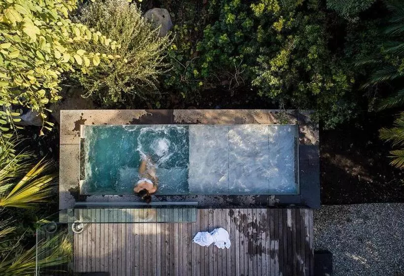 بانگلوی استاندارد, Donna Carmela Resort & Lodges