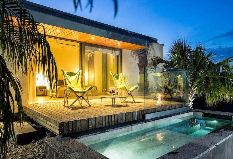 بنجلو قياسى, Donna Carmela Resort & Lodges