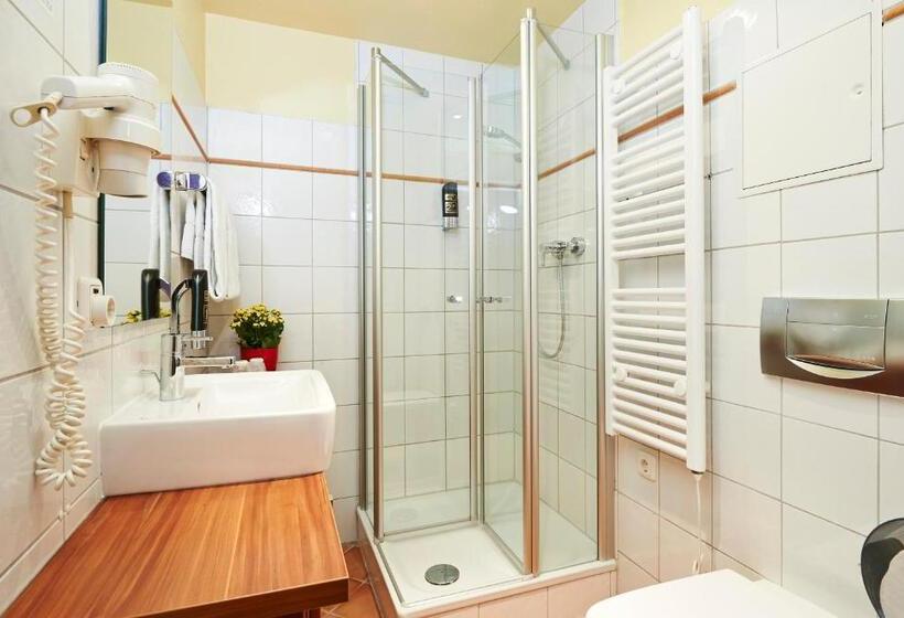 标准单人间, Elch