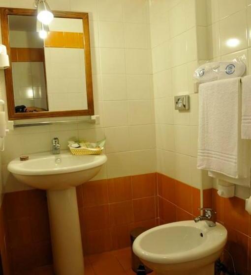 اتاق استاندارد سه نفره, Fly