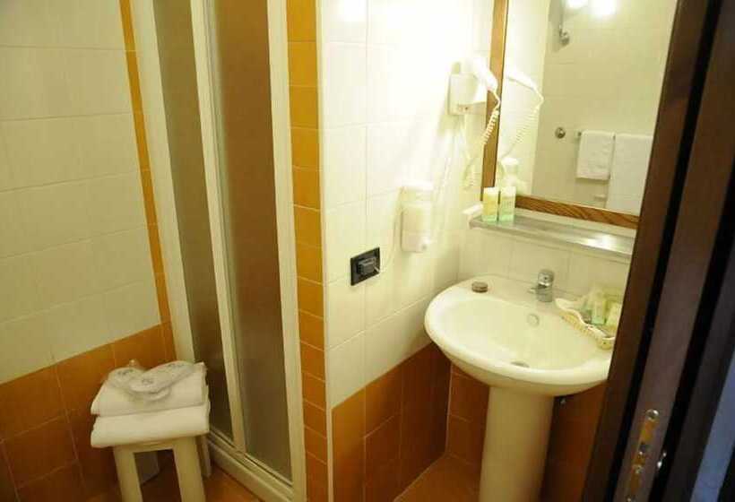 اتاق استاندارد سه نفره, Fly