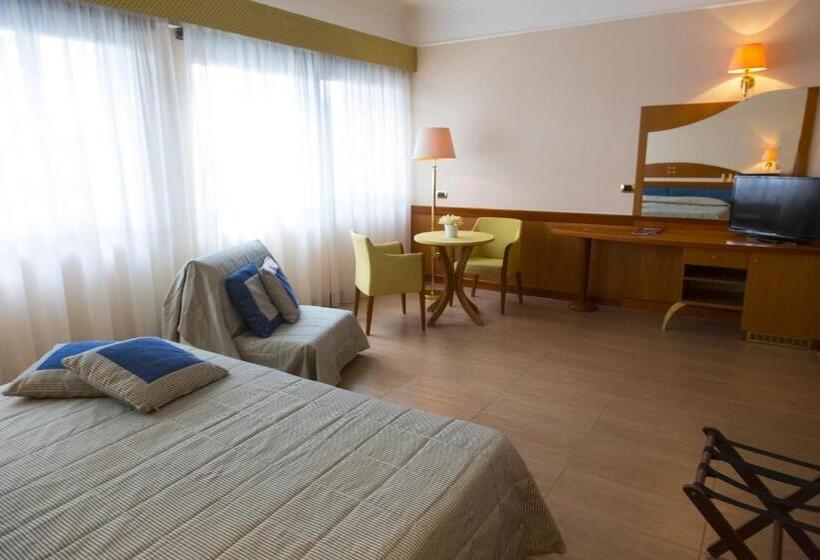 غرفة قياسية رباعية, Futura Centro Congressi