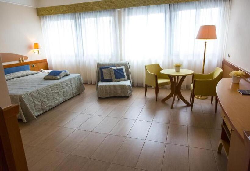 غرفة قياسية رباعية, Futura Centro Congressi