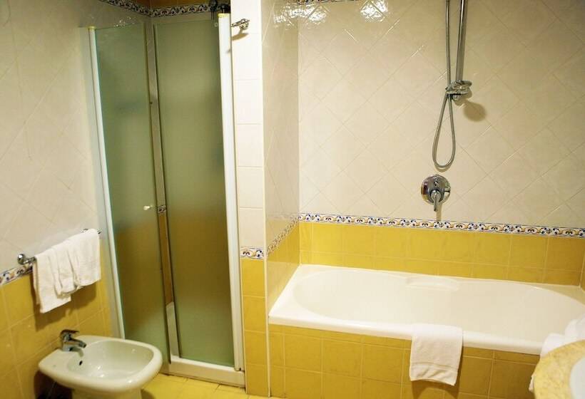 غرفة قياسية, Futura Centro Congressi