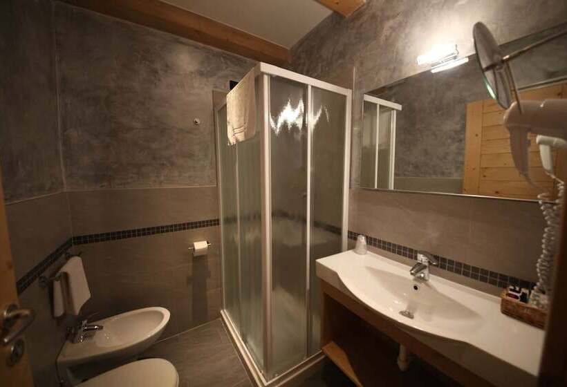 חדר קומפורט לשלושה, Garni My Ledro