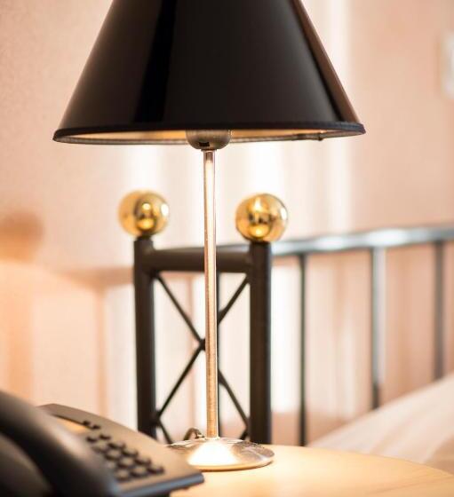 标准单人间, La Scala