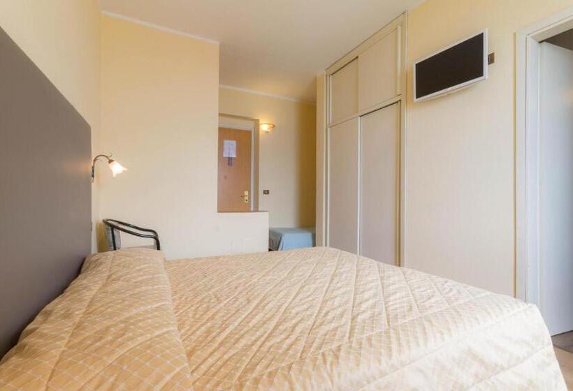 Pokój Standard Trzyosobowy, Lido