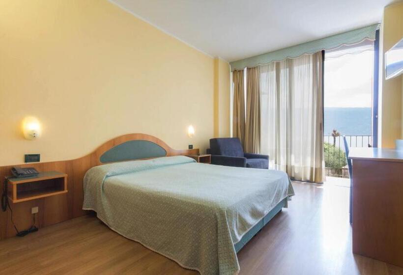 Pokój Superior Trzyosobowy, Lido