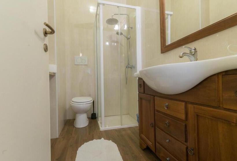 Pokój Standard Trzyosobowy, Lido