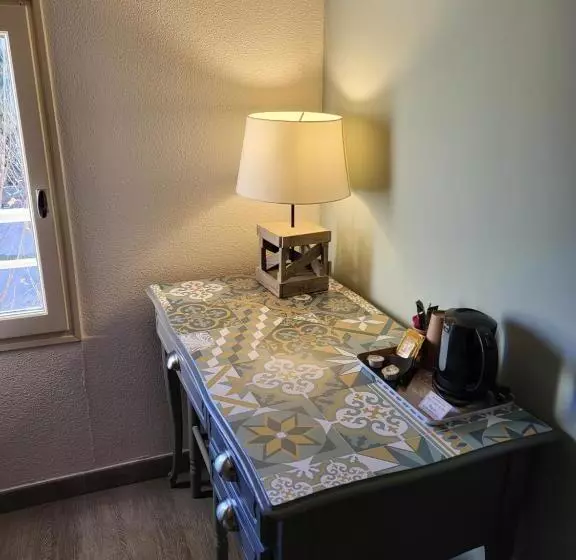 キングサイズベッドのスタンダードルーム, Logis Hotel La Ferme