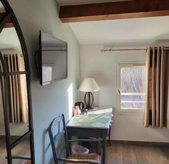 キングサイズベッドのスタンダードルーム, Logis Hotel La Ferme