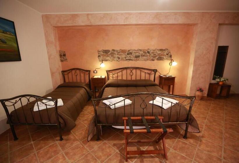 标准三人间, Sikania Suite