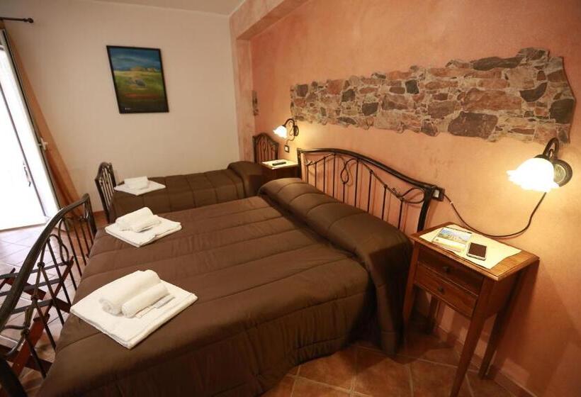 标准三人间, Sikania Suite