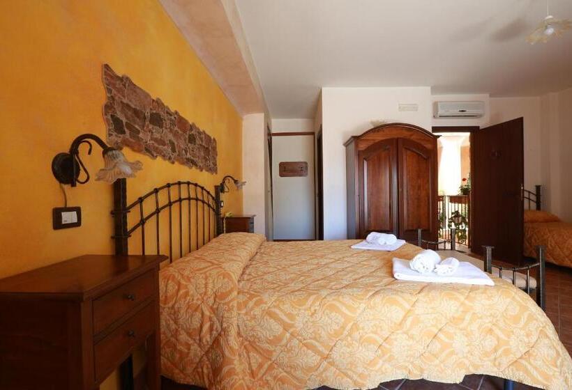 标准三人间, Sikania Suite