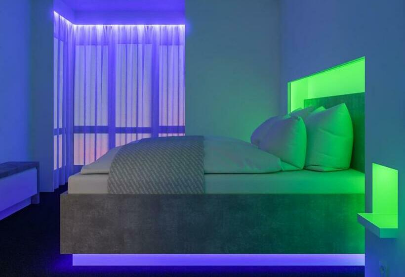 스탠다드 스튜디오 도시 전망, Smartel At The Unbrexit