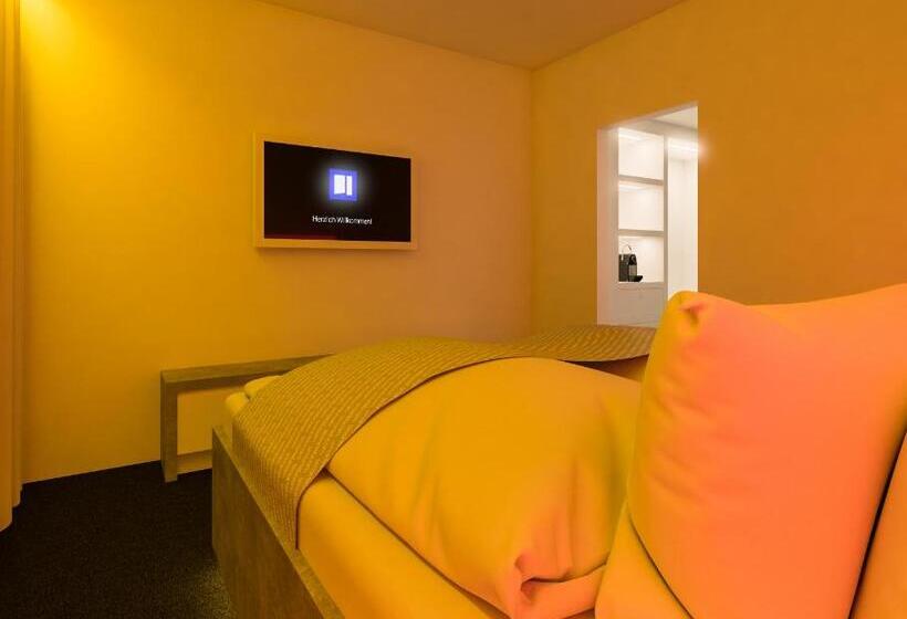 스탠다드 내측 스튜디오, Smartel At The Unbrexit