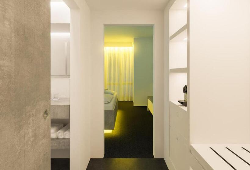 스탠다드 스튜디오 도시 전망, Smartel At The Unbrexit