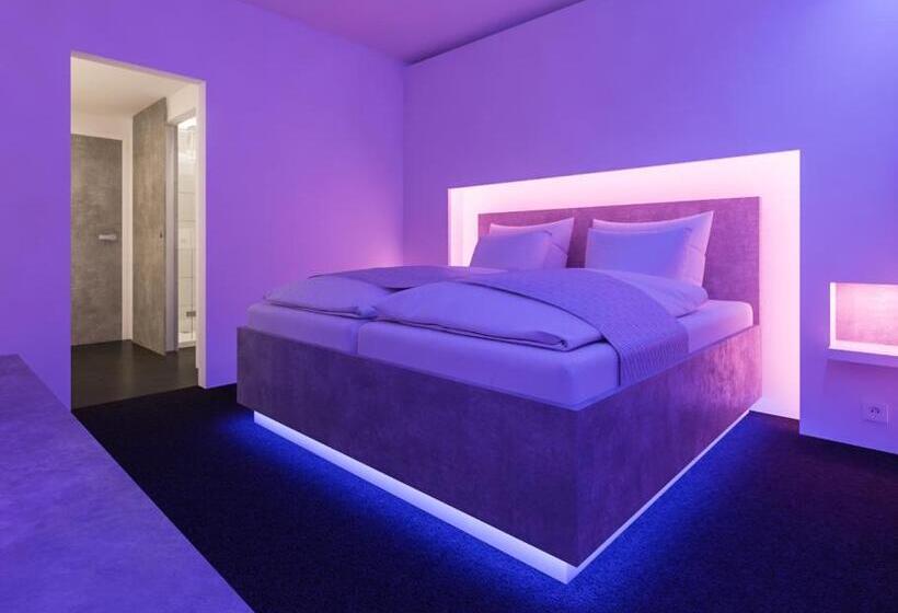 스탠다드 스튜디오 도시 전망, Smartel At The Unbrexit