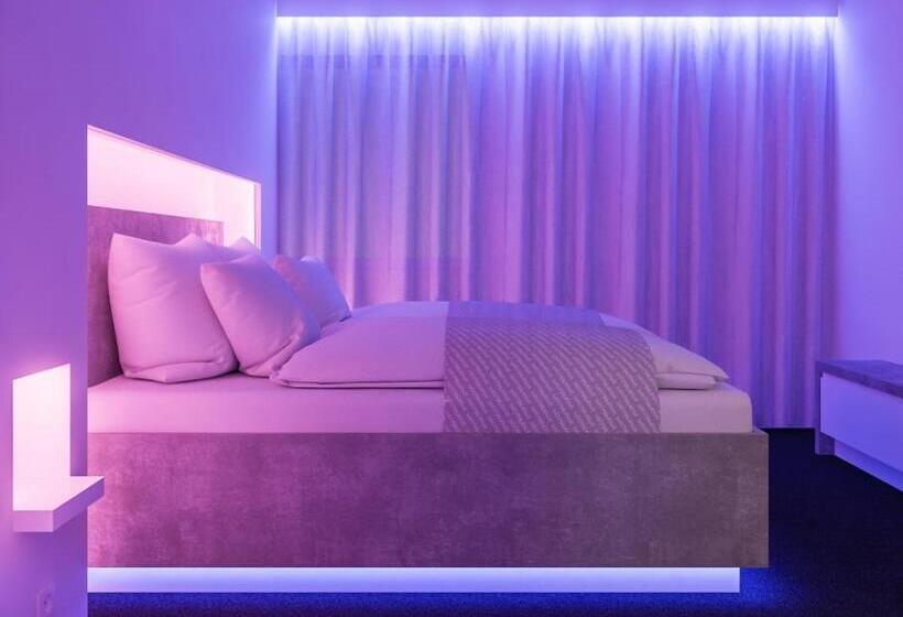 스탠다드 스튜디오 도시 전망, Smartel At The Unbrexit