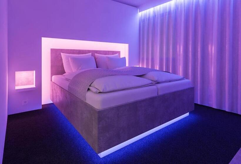 스탠다드 스튜디오 도시 전망, Smartel At The Unbrexit