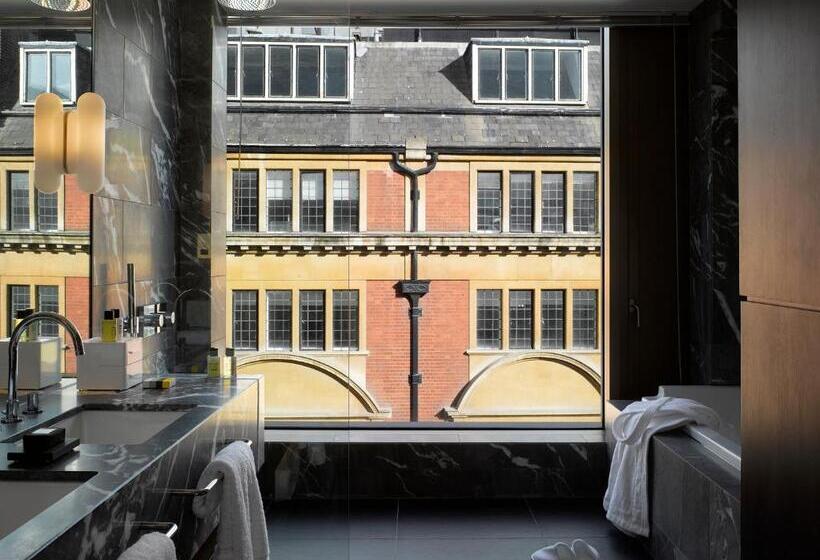 سوییت جونیور, South Place