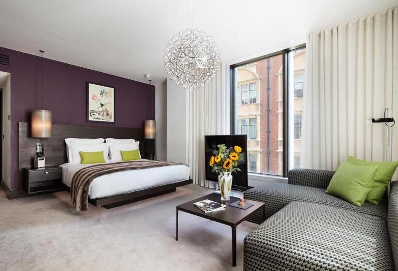 سوییت جونیور, South Place