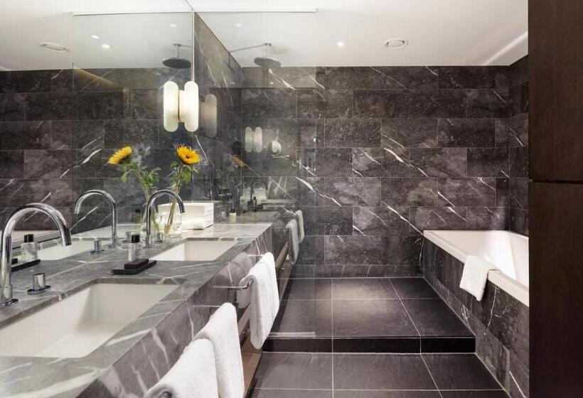 سوییت جونیور, South Place