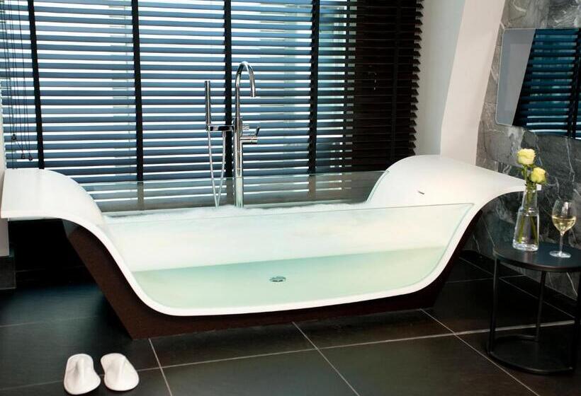 سوییت, South Place