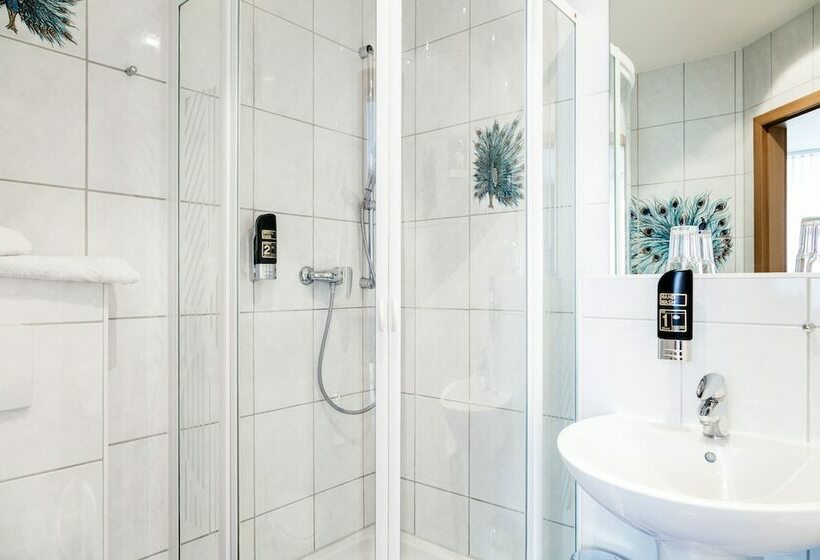 标准单人间, St. Peter