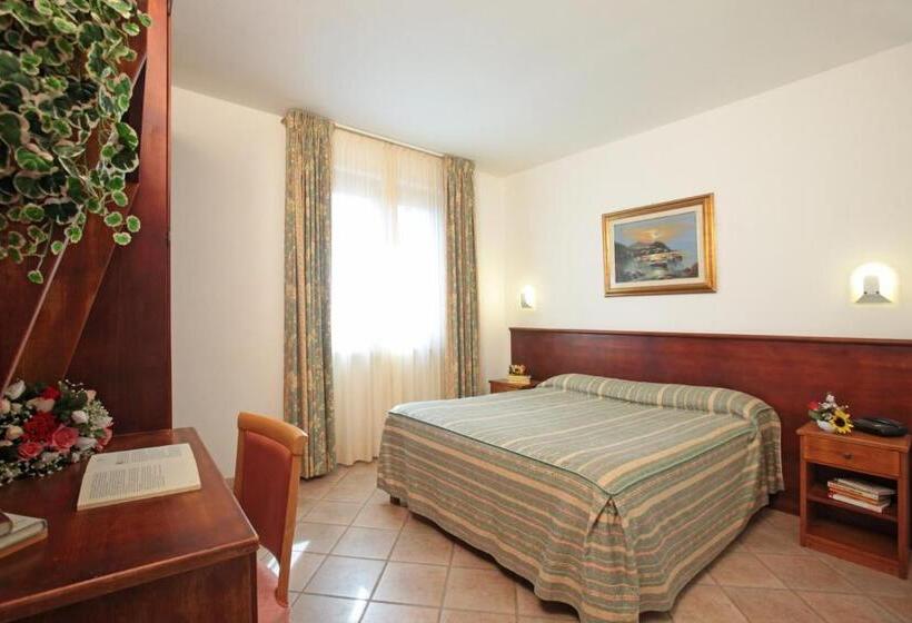 استودیوی استاندارد, Tris